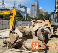 逼特逼在线观看污污高温下的坚守｜道路建设者用汗水铺就畅通路